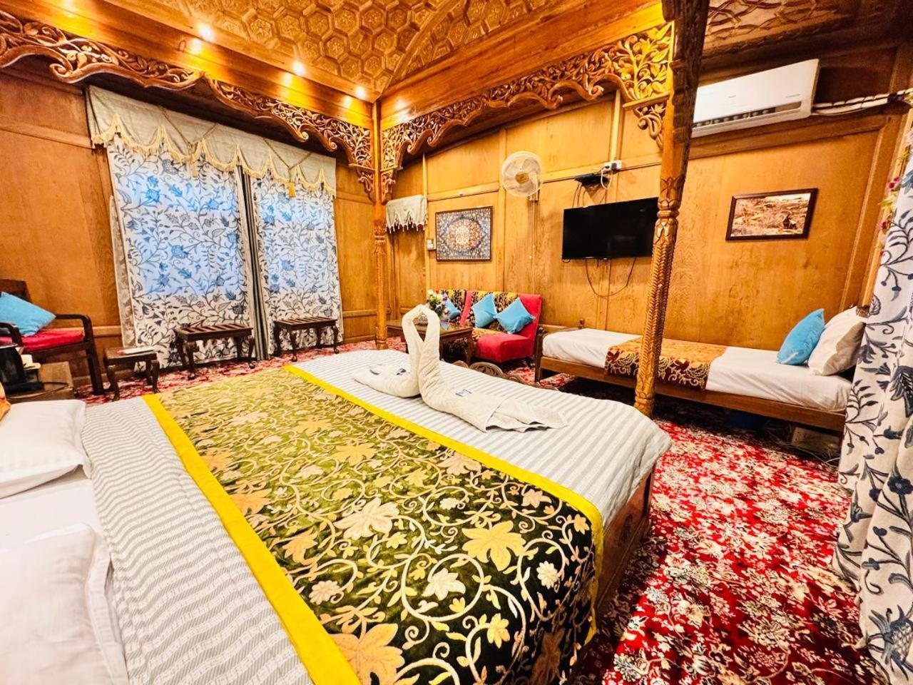 Hotel Crown Of India Group Of Houseboats Srīnagar Exteriér fotografie