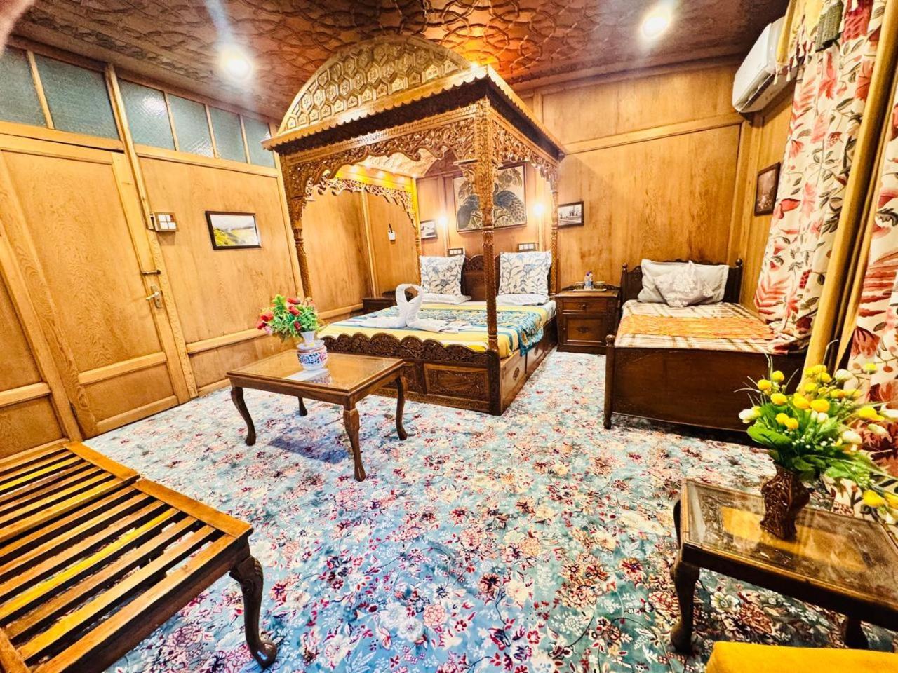 Hotel Crown Of India Group Of Houseboats Srīnagar Exteriér fotografie