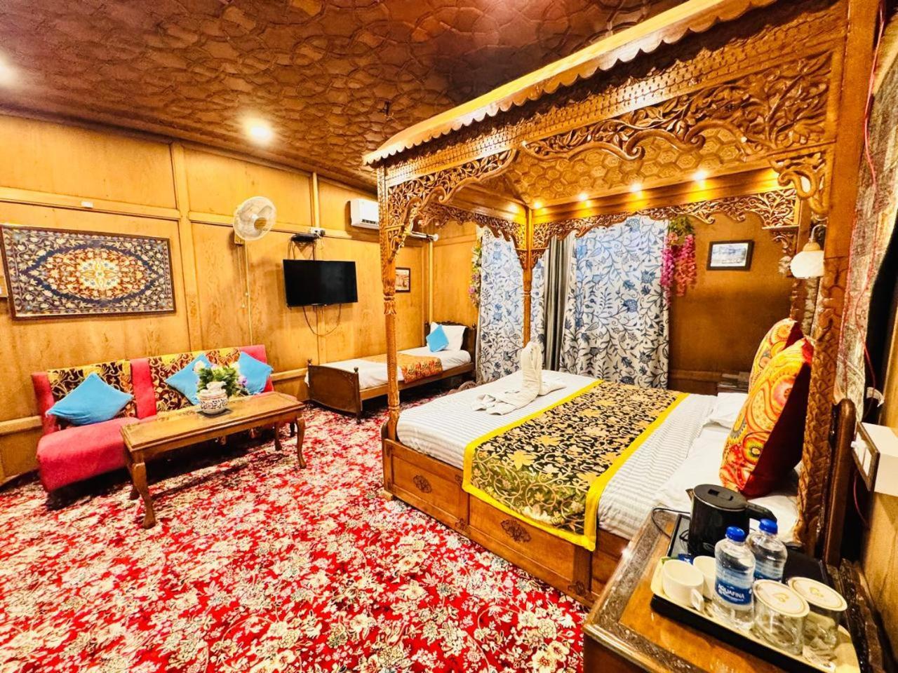 Hotel Crown Of India Group Of Houseboats Srīnagar Exteriér fotografie