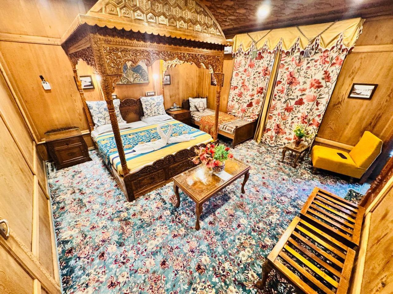 Hotel Crown Of India Group Of Houseboats Srīnagar Exteriér fotografie